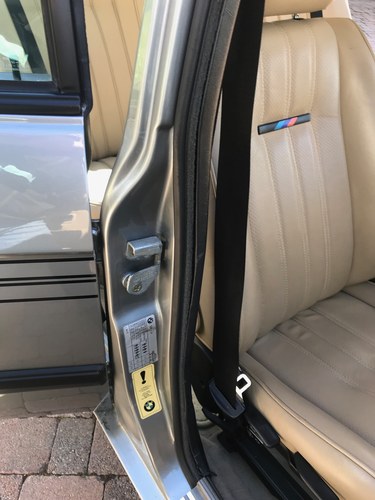 1987 BMW M535i till salu (bild 57 av 103)