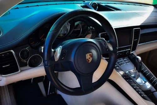 2010 Porsche Panamera 4S Te koop (foto 28 van 100)