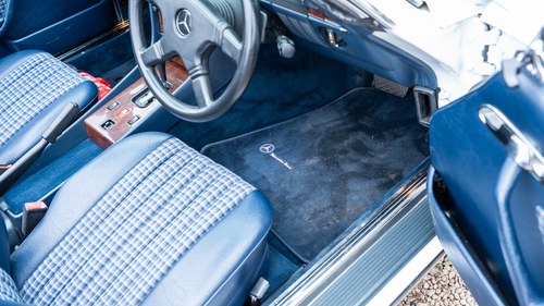 1989 Mercedes-Benz 300 SL R107 For Sale (picture 10 of 275)