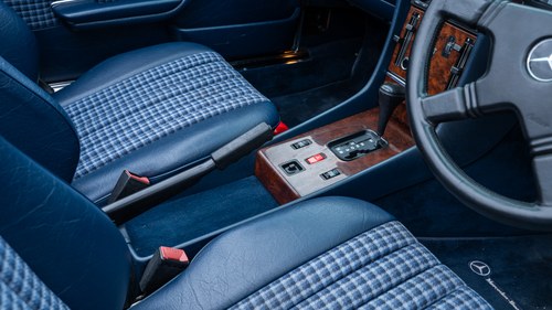 1989 Mercedes-Benz 300 SL R107 For Sale (picture 50 of 275)