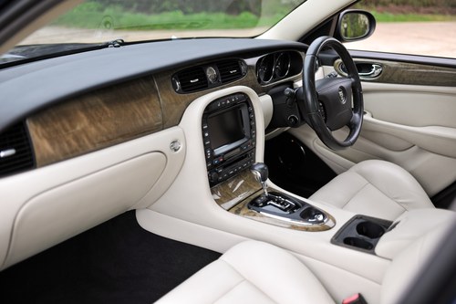 2004 Jaguar XJR 4.2L X350 For Sale (picture 40 of 144)