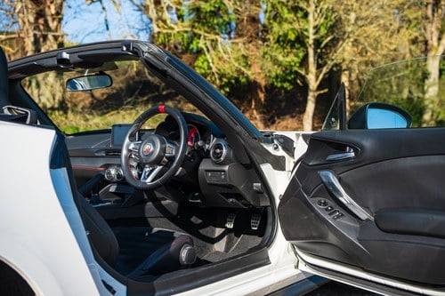 2017 Abarth 124 Spider Scorpione à venda (imagem 31 de 110)