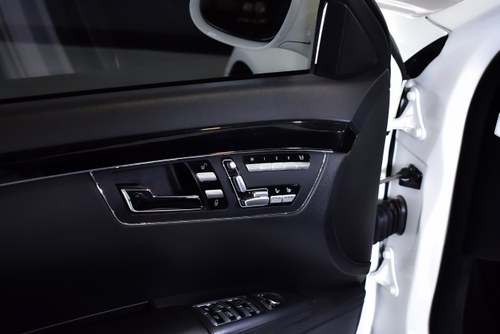 2008 Mercedes-Benz W221 S63 AMG "Performance" Sedan 6,3L V8 till salu (bild 34 av 126)