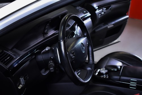 2008 Mercedes-Benz W221 S63 AMG "Performance" Sedan 6,3L V8 till salu (bild 43 av 126)