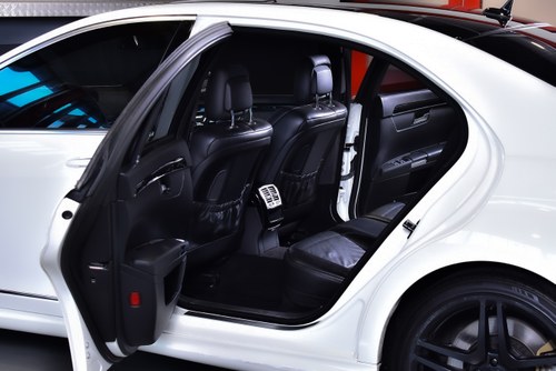 2008 Mercedes-Benz W221 S63 AMG "Performance" Sedan 6,3L V8 till salu (bild 68 av 126)