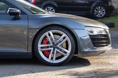 2013 Audi R8 Type 42 4.2L V8 FSI Quattro Coupe till salu (bild 9 av 93)