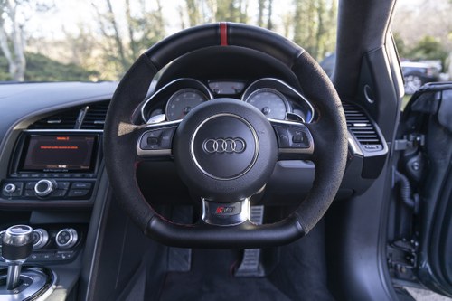2013 Audi R8 Type 42 4.2L V8 FSI Quattro Coupe till salu (bild 14 av 93)