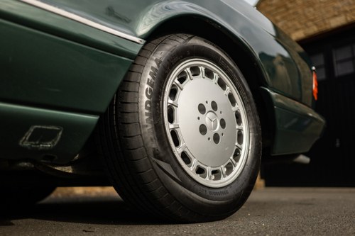 1990 Mercedes-Benz 500SEC C126 till salu (bild 35 av 226)