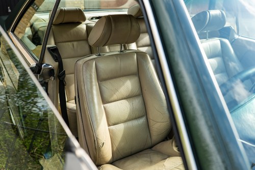 1990 Mercedes-Benz 500SEC C126 till salu (bild 39 av 226)