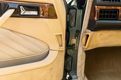 1990 Mercedes-Benz 500SEC C126 till salu (bild 94 av 226)