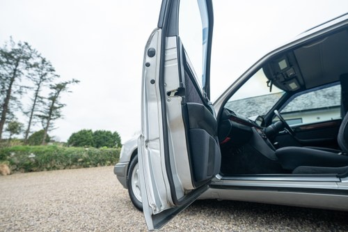 1994 Mercedes-Benz E280 S124 For Sale (picture 27 of 193)