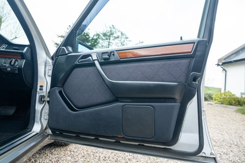 1994 Mercedes-Benz E280 S124 For Sale (picture 38 of 193)