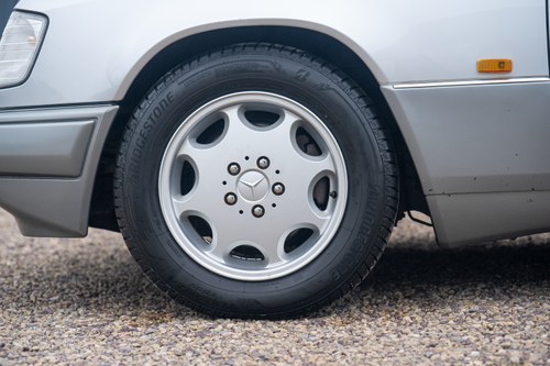 1994 Mercedes-Benz E280 S124 For Sale (picture 21 of 193)