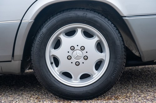 1994 Mercedes-Benz E280 S124 For Sale (picture 22 of 193)