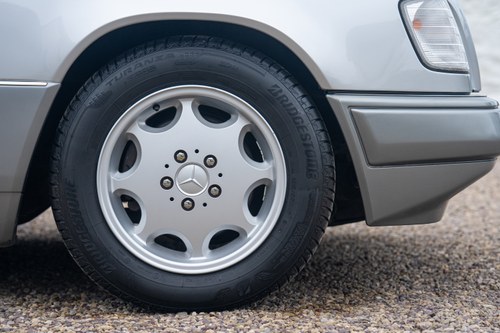 1994 Mercedes-Benz E280 S124 For Sale (picture 24 of 193)