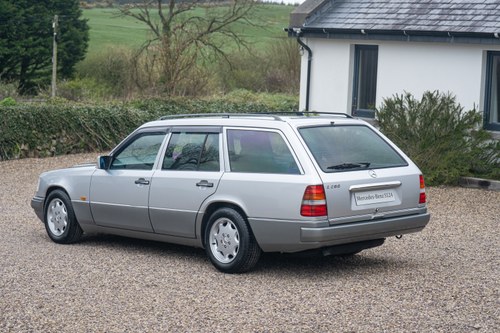 1994 Mercedes-Benz E280 S124 For Sale (picture 17 of 193)
