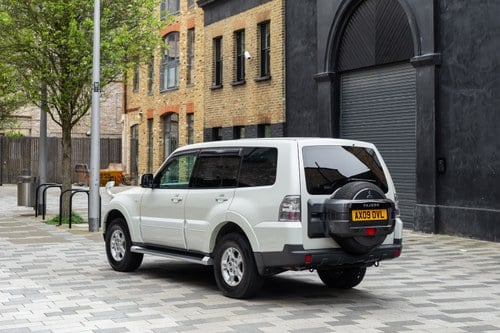 2009 Mitsubishi Pajero Shogun LWB For Sale (picture 6 of 119)