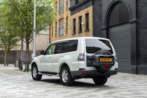 2009 Mitsubishi Pajero Shogun LWB For Sale (picture 8 of 119)