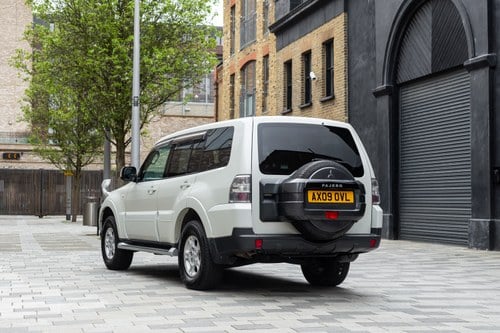 2009 Mitsubishi Pajero Shogun LWB For Sale (picture 9 of 119)