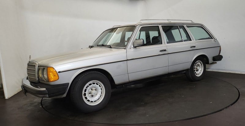 1980 Mercedes 300 - 2 1980 Mercedes 300 - 2