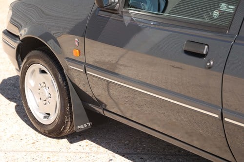 1993 Ford Fiesta Ghia Automatic 25k miles à vendre (picture 53 of 105)