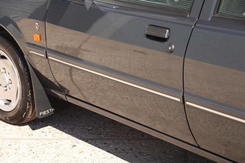 1993 Ford Fiesta Ghia Automatic 25k miles à vendre (picture 54 of 105)