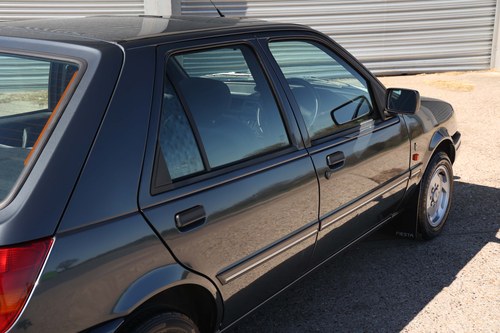 1993 Ford Fiesta Ghia Automatic 25k miles à vendre (picture 84 of 105)