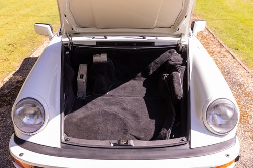 1989 Porsche 911 Carrera Cabriolet Sport zum Verkauf (Bild 64 von 258)