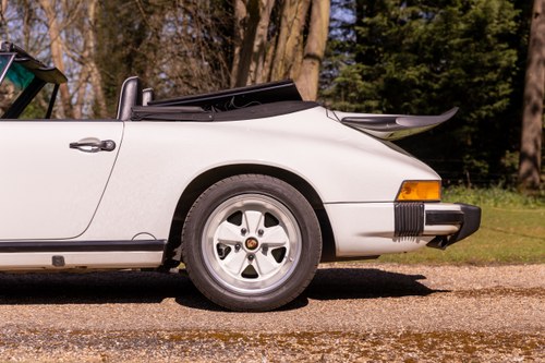 1989 Porsche 911 Carrera Cabriolet Sport zum Verkauf (Bild 76 von 258)
