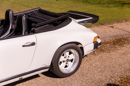 1989 Porsche 911 Carrera Cabriolet Sport zum Verkauf (Bild 116 von 258)