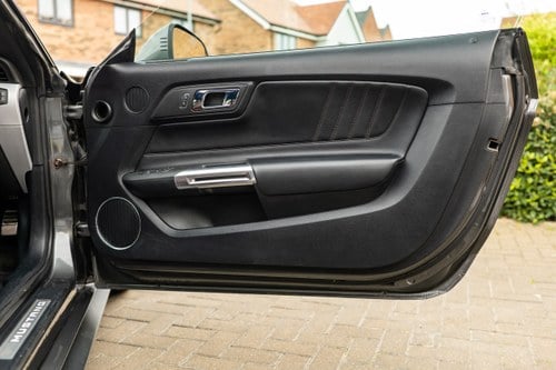 2016 Ford Mustang GT à venda (imagem 47 de 218)