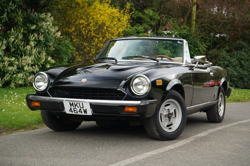 1981 Fiat 124 Spider 2000 till salu (bild 1 av 76)