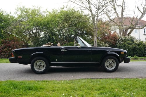 1981 Fiat 124 Spider 2000 till salu (bild 6 av 76)