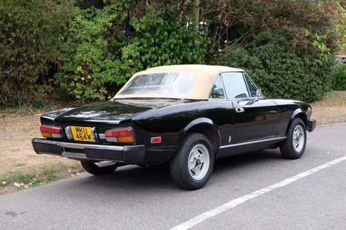 1981 Fiat 124 Spider 2000 till salu (bild 8 av 76)