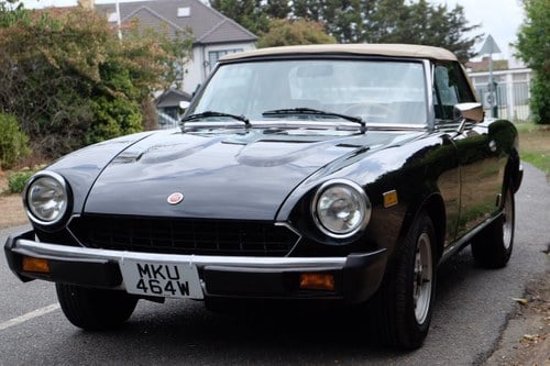 1981 Fiat 124 Spider 2000 till salu (bild 10 av 76)