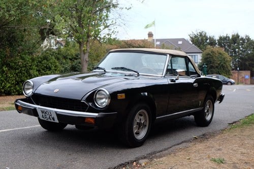 1981 Fiat 124 Spider 2000 till salu (bild 11 av 76)