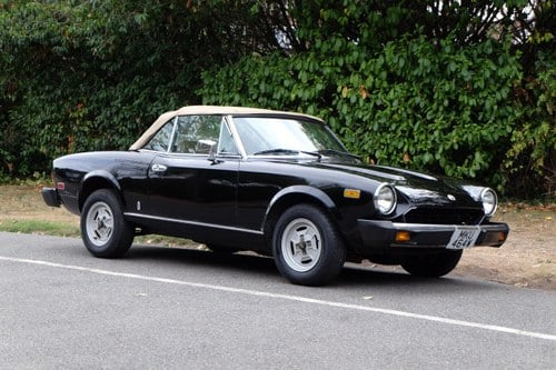 1981 Fiat 124 Spider 2000 till salu (bild 12 av 76)