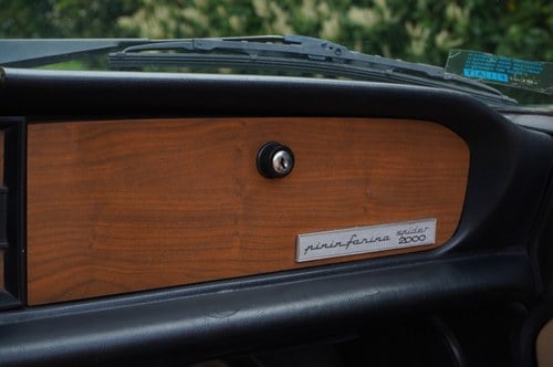1981 Fiat 124 Spider 2000 till salu (bild 22 av 76)