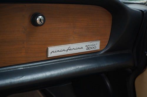 1981 Fiat 124 Spider 2000 till salu (bild 33 av 76)