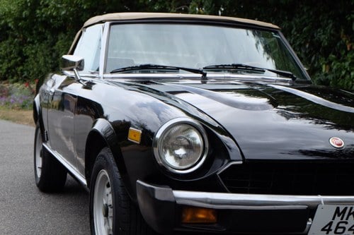 1981 Fiat 124 Spider 2000 till salu (bild 40 av 76)