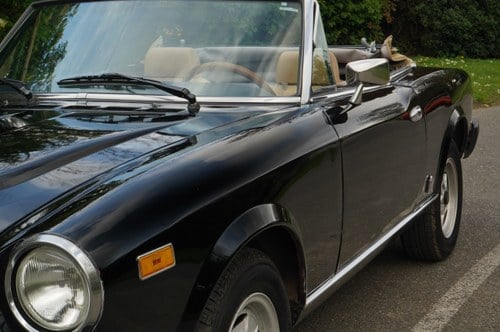 1981 Fiat 124 Spider 2000 till salu (bild 53 av 76)