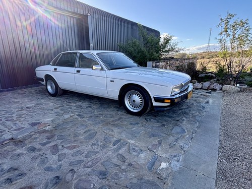 1990 Daimler XJ40 4.0 Auto For Sale (picture 1 of 166)