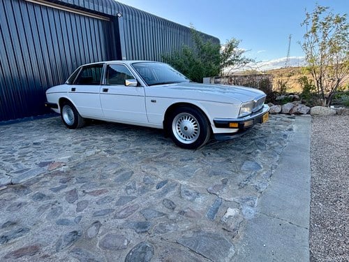 1990 Daimler XJ40 4.0 Auto For Sale (picture 2 of 166)
