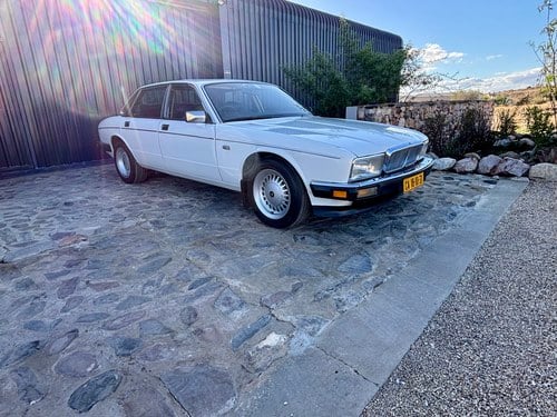 1990 Daimler XJ40 4.0 Auto For Sale (picture 3 of 166)
