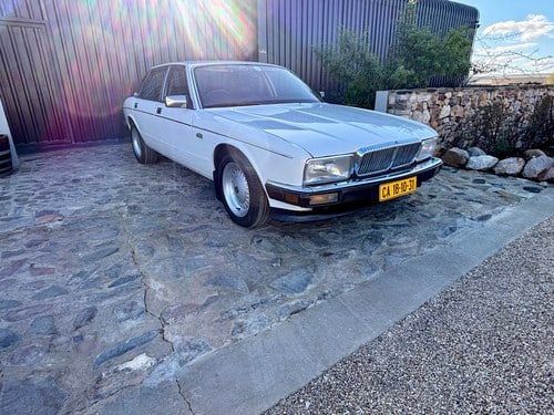 1990 Daimler XJ40 4.0 Auto For Sale (picture 4 of 166)