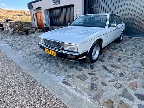 1990 Daimler XJ40 4.0 Auto For Sale (picture 9 of 166)