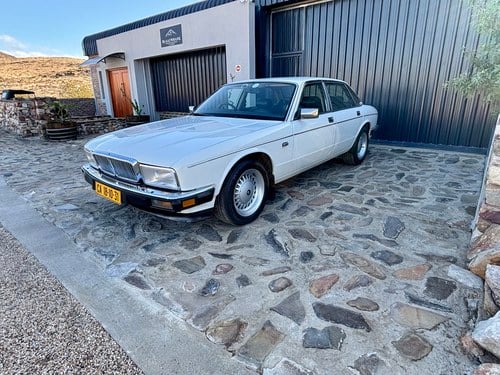 1990 Daimler XJ40 4.0 Auto For Sale (picture 10 of 166)