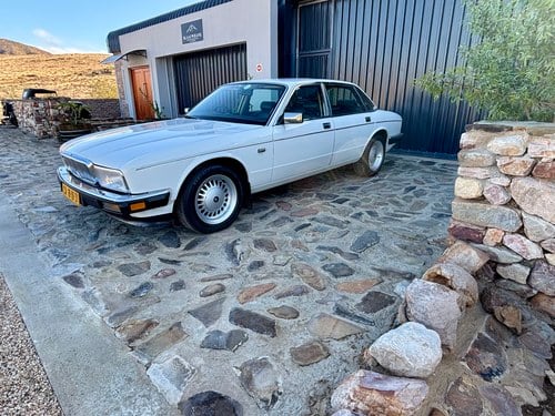 1990 Daimler XJ40 4.0 Auto For Sale (picture 11 of 166)