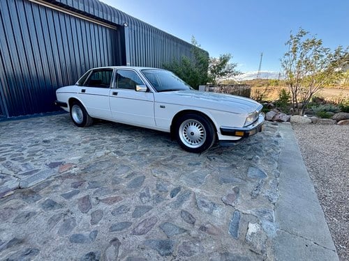 1990 Daimler XJ40 4.0 Auto For Sale (picture 13 of 166)