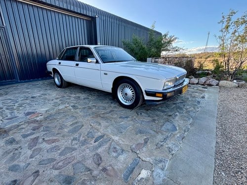 1990 Daimler XJ40 4.0 Auto For Sale (picture 14 of 166)